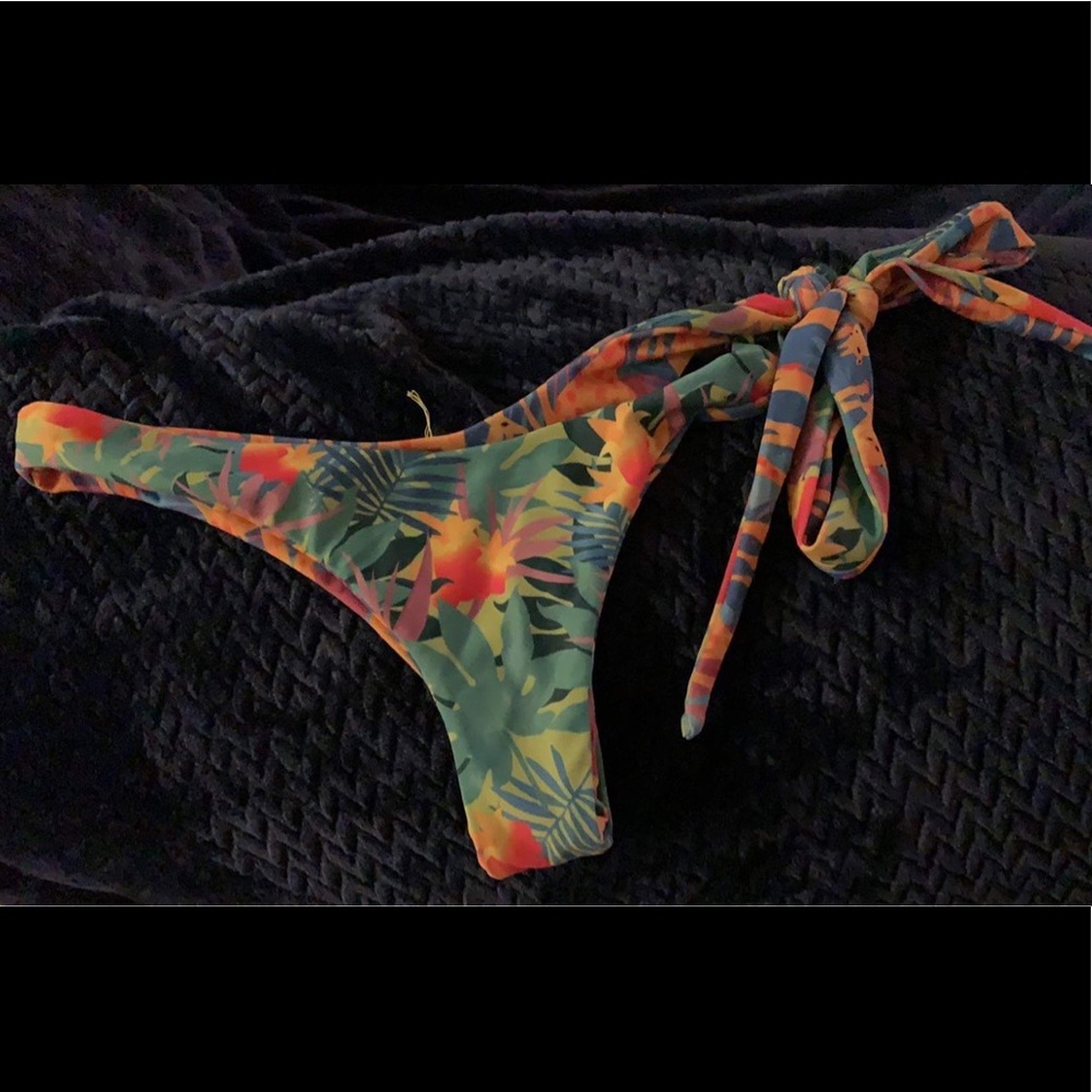 Moana swinging safari bottoms small